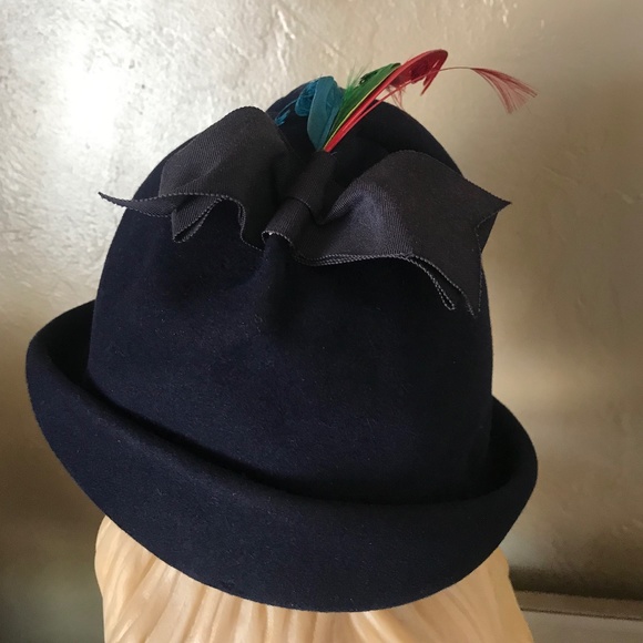 GLAMOROUS VINTAGE NAVY BOWLER HAT WITH PLEATED CROWN, GROSGRAIN BOW & FEATHERS main image 10